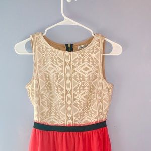 Short cream & red dress by Speechless.